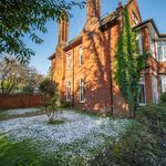 Rent 10 bedroom house in Haywards Heath