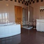 Affitto 5 camera appartamento di 180 m² in Comacchio