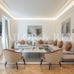 Rent 5 bedroom apartment of 450 m² in Madrid