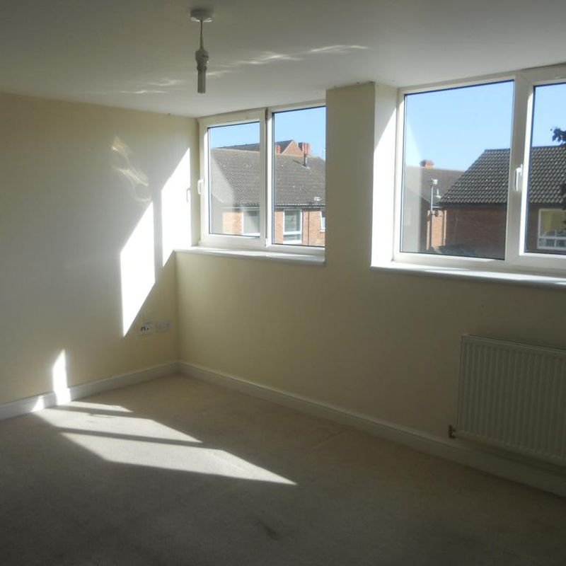 2 bedroom flat to rent Grant Thorold