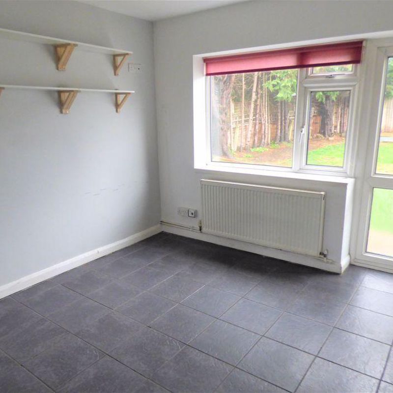 3 bedroom semi-detached house to rent Leatherhead