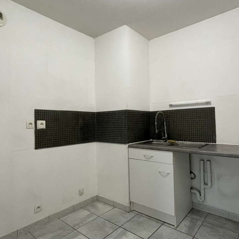 Location appartement 2 pièces 46 m² Aubagne (13400)