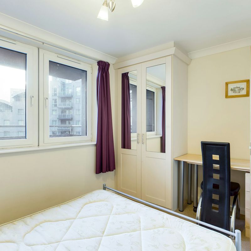 Flat to rent on Crown Heights Alencon Link,  Basingstoke,  RG21, United kingdom