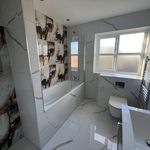 Rent 4 bedroom house in Aldershot