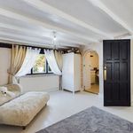 Rent 4 bedroom house in Chertsey