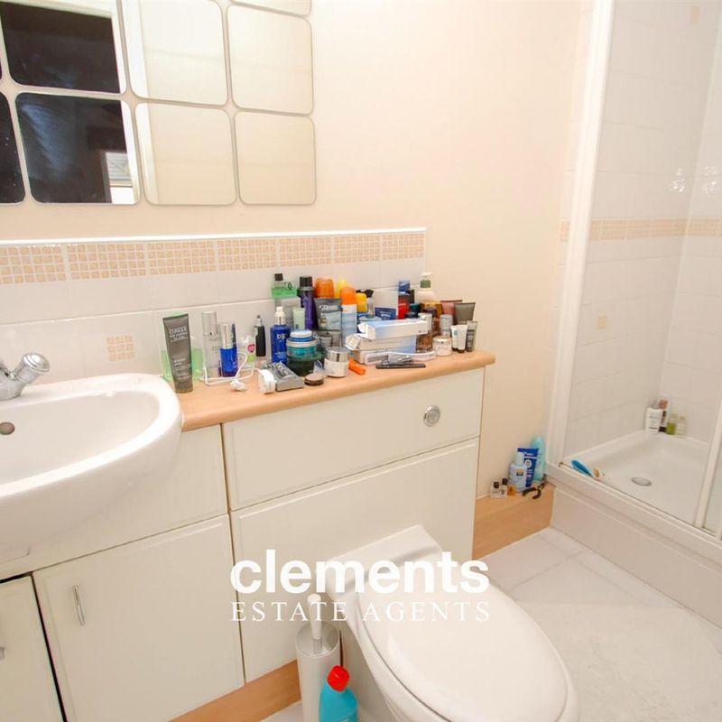 2 bedroom apartment Frogmore End