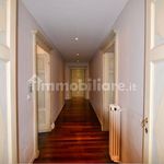 Affitto 5 camera appartamento di 270 m² in Turin