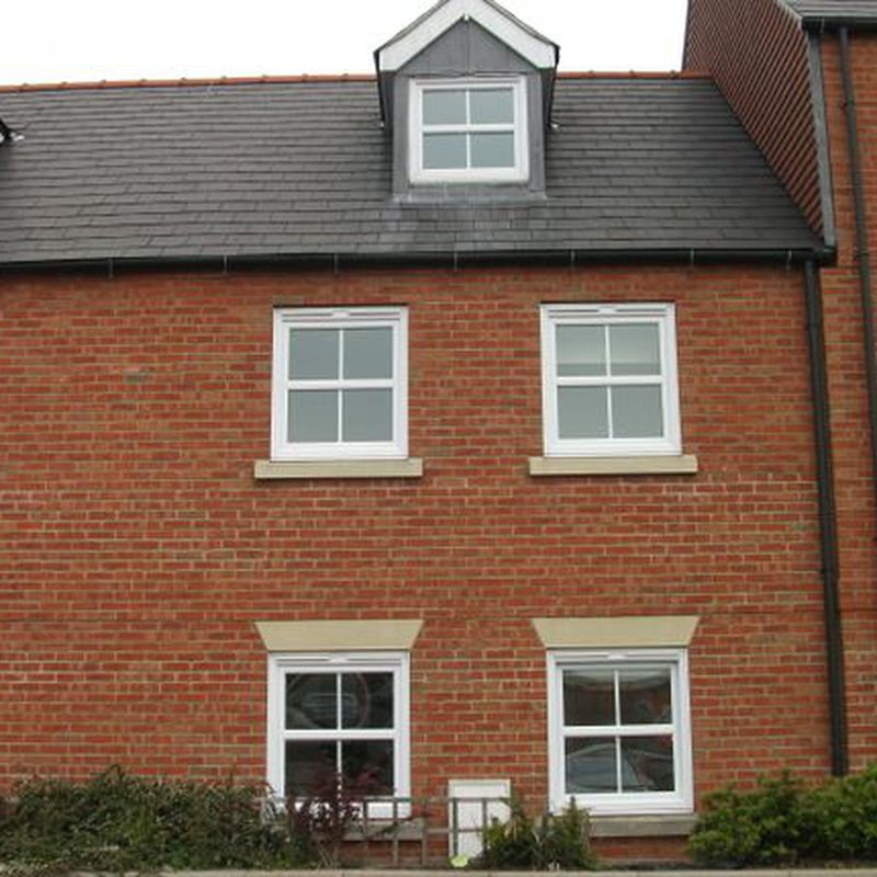 Town house to rent in Lea Place, Gainsborough DN21