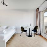 Rent 1 bedroom apartment of 33 m² in Paris 16e Arrondissement