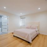 Rent 2 bedroom apartment of 125 m² in Burbank
