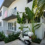 Rent 2 bedroom apartment of 629 m² in Miami Beach