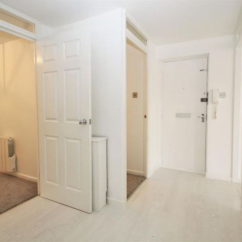 Flat to rent in Lower Furney Close, High Wycombe HP13 Terriers