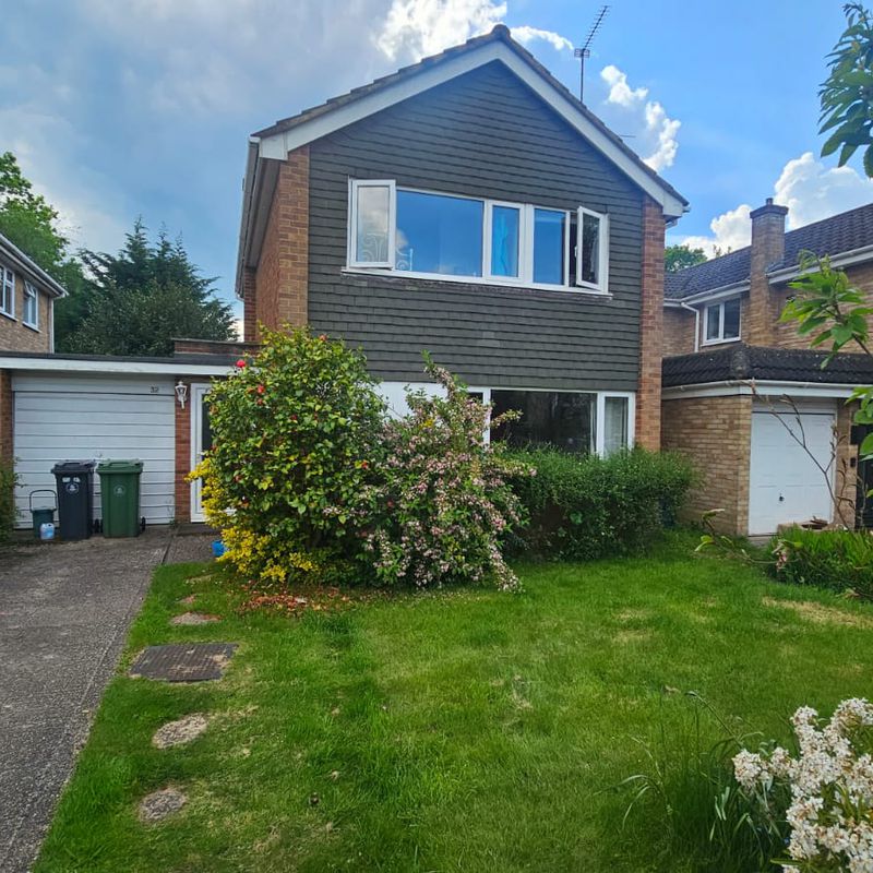 3 BEDROOM House at 32 Hawkswood Avenue,Camberley ,GU16,8LH, England Frimley