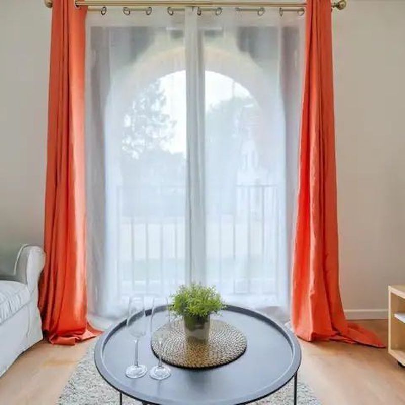 Awesome, bright flat conveniently located (Fontainebleau)