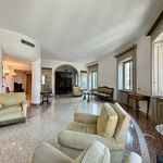 Affitto 5 camera appartamento di 225 m² in Milano