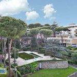 Affitto 6 camera appartamento di 300 m² in Roma