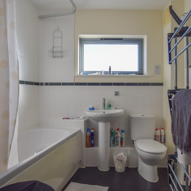 2 bedroom Apartment To Rent Romsey Town