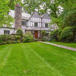 Rent 7 bedroom house of 395 m² in Westchester