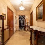 Rent 4 bedroom apartment of 137 m² in Roma