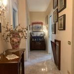 Affitto 3 camera appartamento di 131 m² in Napoli