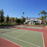 Rent 2 bedroom apartment of 90 m² in Palm Springs