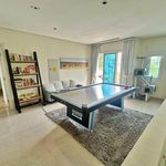 Rent 4 bedroom house of 390 m² in Dubai