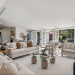 Rent 4 bedroom apartment of 364 m² in Beverly Hills
