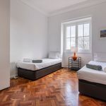Rent 4 bedroom apartment of 138 m² in Lisbon