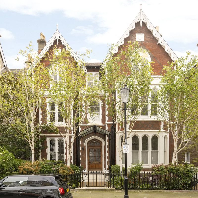 Magnificent seven bedroom Victorian villa to rent moments away from Holland Park Kensington