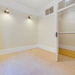 Rent 2 bedroom house of 858 m² in London