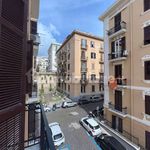 Affitto 5 camera appartamento di 300 m² in Naples