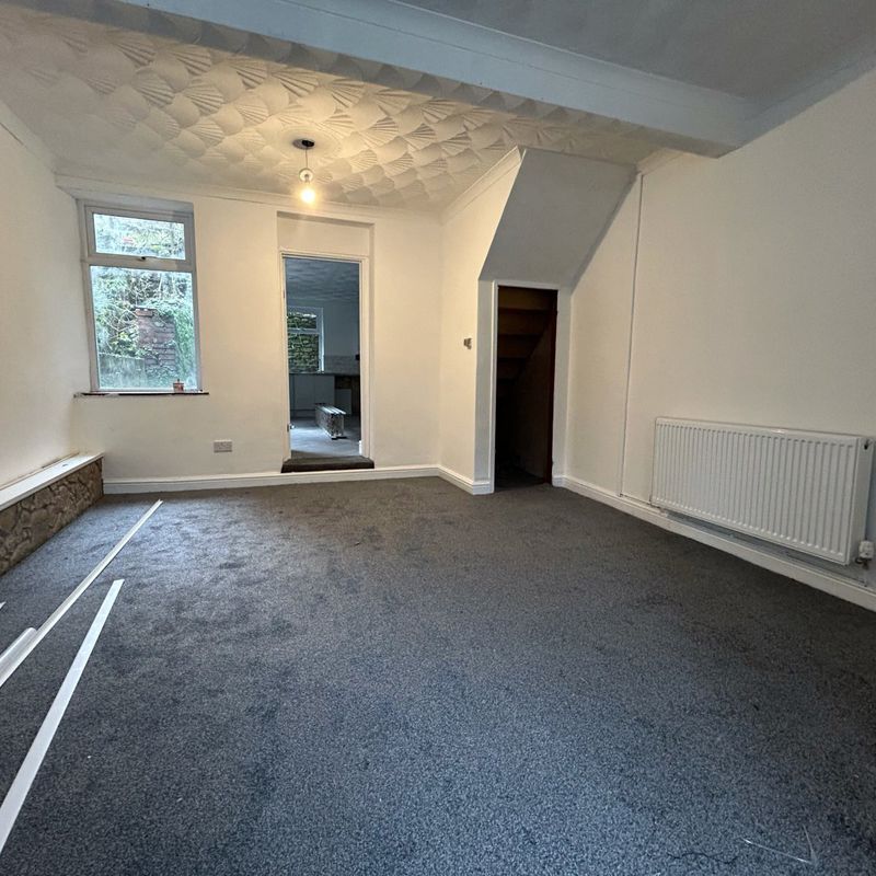 3 bedroom property to let in Baglan Street, Treherbert, TREORCHY - £700 pcm Pen-yr-englyn