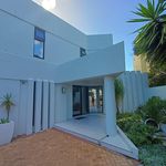 Rent 4 bedroom house of 720 m² in Cape Town