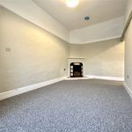 Rent 2 bedroom flat in Wootton Hall