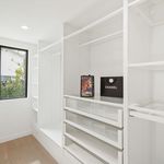 Rent 5 bedroom apartment of 410 m² in Encino