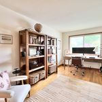 Rent a room of 189 m² in Darien