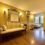 Rent 5 bedroom house of 300 m² in Lucca