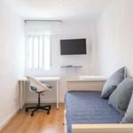 Rent a room of 76 m² in València