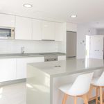Rent 4 bedroom house of 260 m² in Nerja