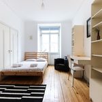 Rent 5 bedroom apartment of 200 m² in Lisboa