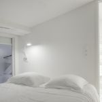 Rent 1 bedroom apartment of 35 m² in Bordeaux