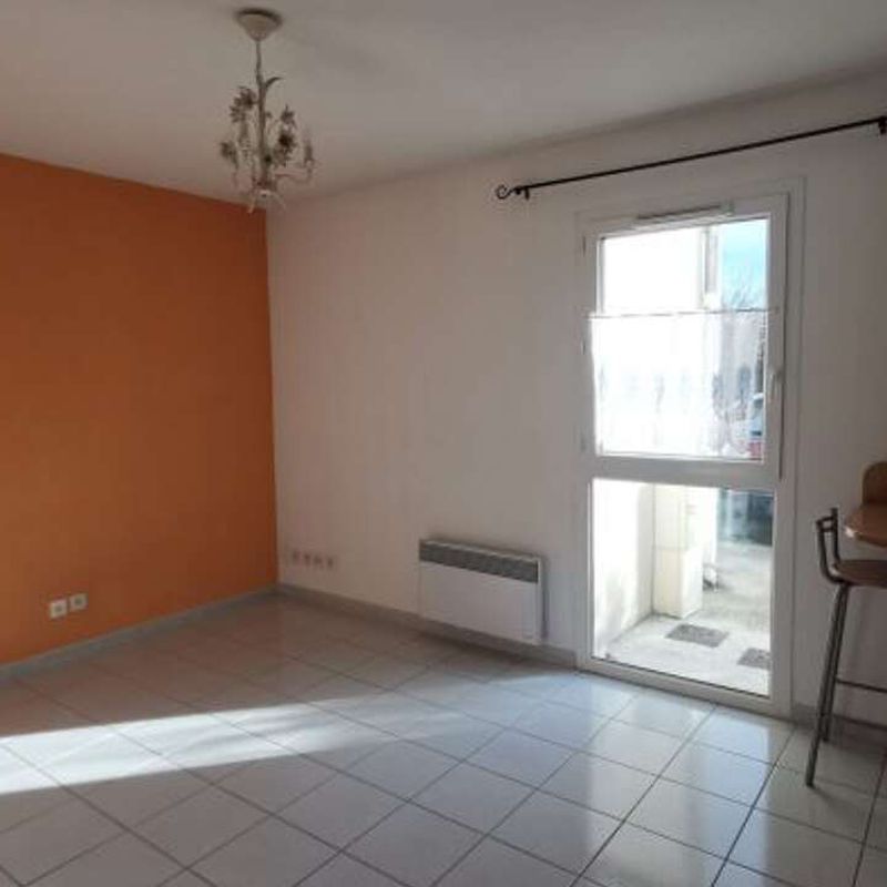Location appartement 1 pièce 23 m² Saint-Geniès-de-Malgoirès (30190)
