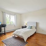 Rent 3 bedroom apartment in Edgewater