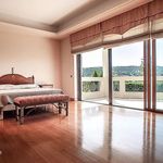 Rent 4 bedroom house of 444 m² in Saronida