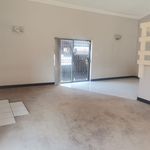 Rent 4 bedroom house of 1044 m² in Soweto