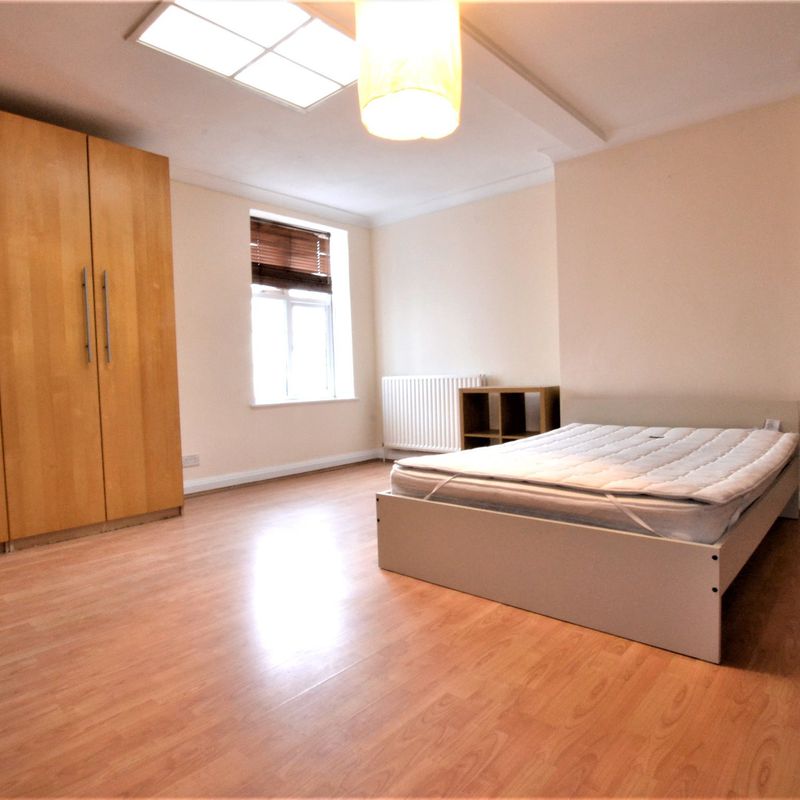 apartment for rent at Tudor Court, Russell Hill Road, Purley, CR8, UK