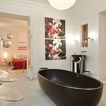 Rent 4 bedroom apartment of 320 m² in Paris