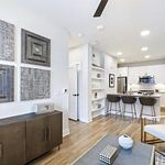 Rent 1 bedroom apartment of 92 m² in Texas