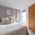 Rent 3 bedroom flat of 93 m² in London