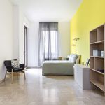 Rent a room of 191 m² in Milano